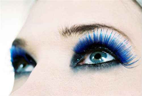 Как красиво нанести макияж на голубые глаза