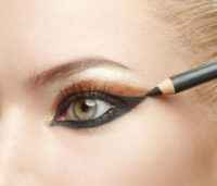 Как научиться правильно красить глаза карандашом