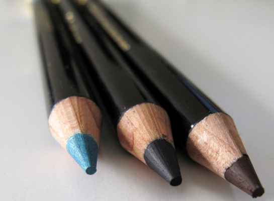 Как красить слизистую глаза карандашом