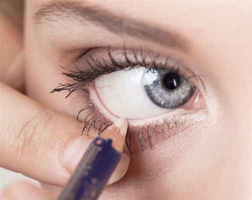 Как сделать акцент на глаза в повседневном макияже