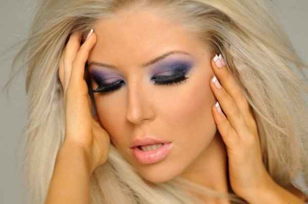 Макияж блондинки с серо голубыми глазами фото