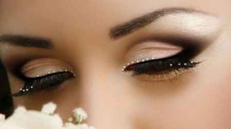 Дневной макияж для карих глаз со стрелками