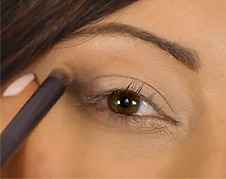 Видео как правильно наносить макияж для карих глаз