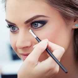 Как сделать макияж в домашних условиях для карих глаз