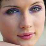 Макияж для зеленых глаз с фиолетовыми тенями