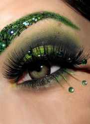 Нежный макияж для каре зеленых глаз