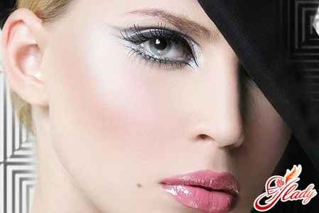 Увеличение глаз с помощью макияжа пошагово
