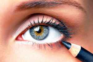 Как можно красить глаза черным карандашом