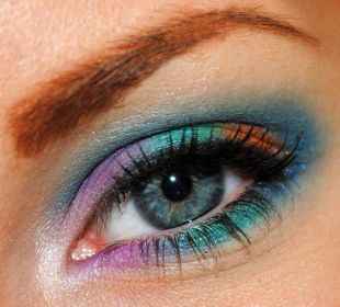 Брюнетка с синими глазами макияж фото