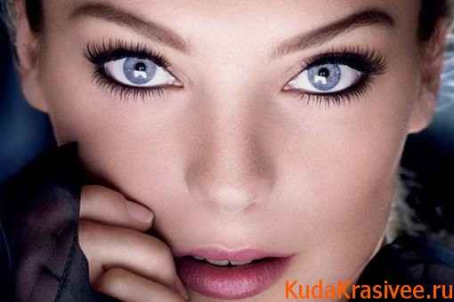 Правильный макияж для брюнеток с голубыми глазами