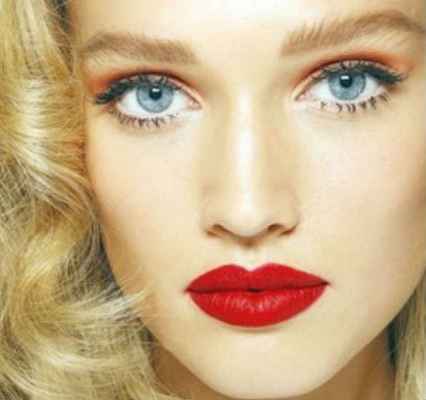 Вечерний макияж для блондинки с серыми глазами
