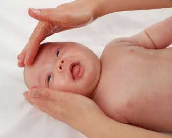 Как делать массаж слезного канала у младенцев. Видео массаж глазного (слезного) канала при дакриоцистите